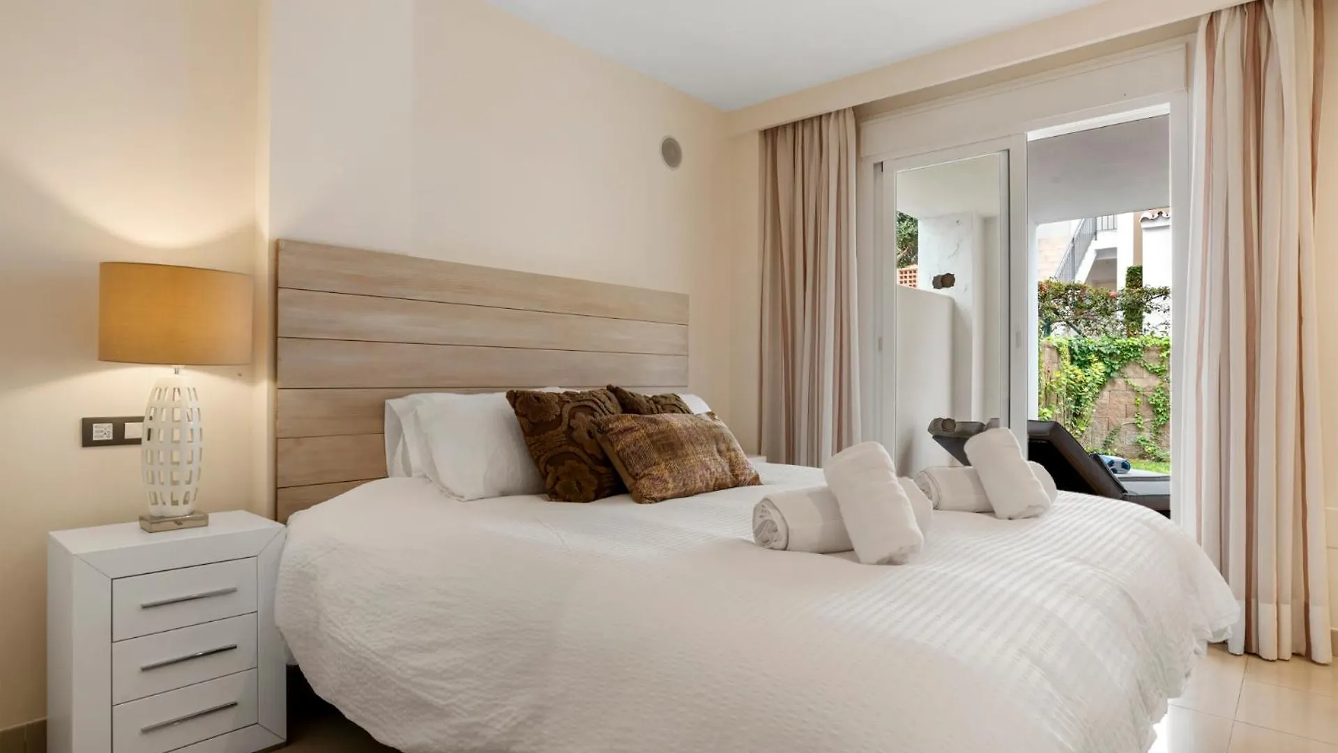 Cortijo Del Mar Resort 2 Bed Apartment Sleeps Up To 5 埃斯特波纳