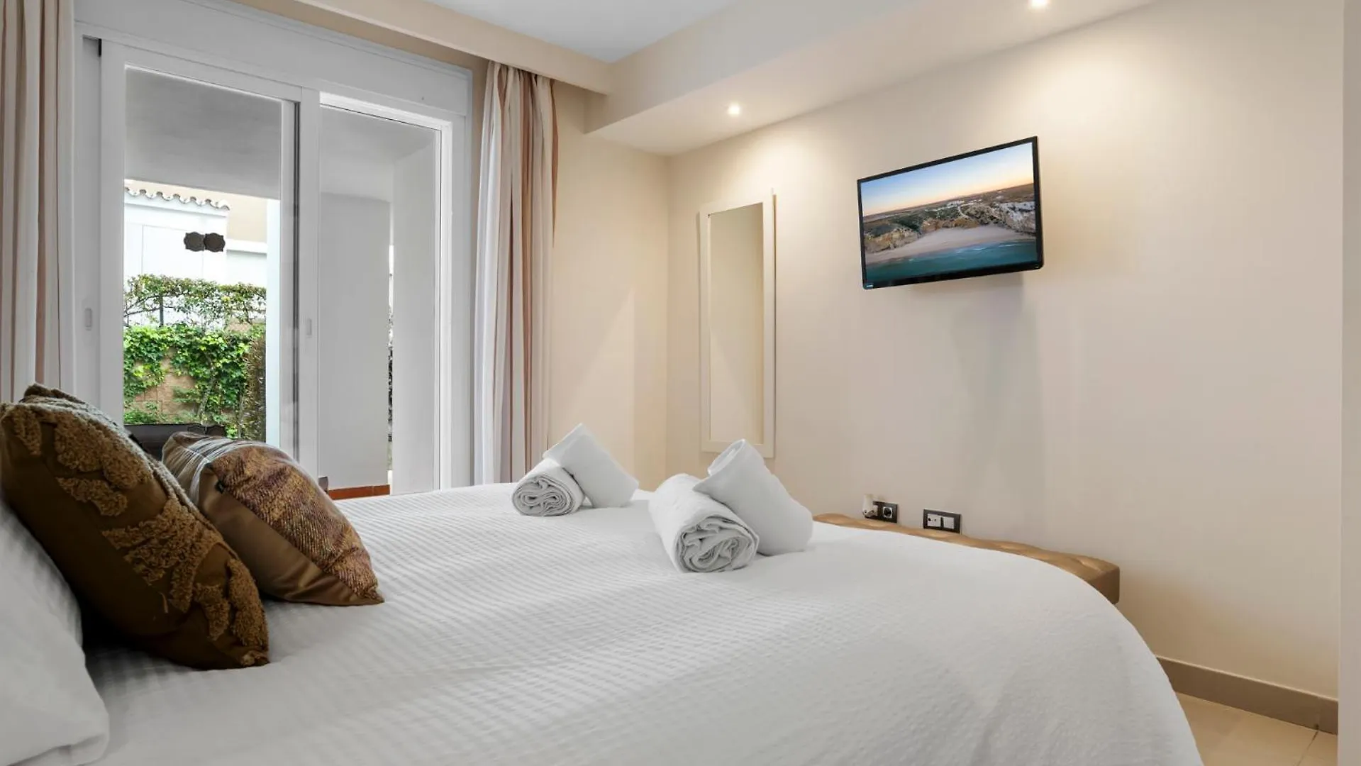 Cortijo Del Mar Resort 2 Bed Apartment Sleeps Up To 5 埃斯特波纳